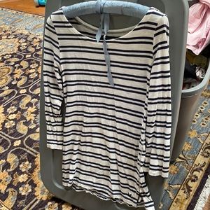 American Eagle- 3/4 length sleeves, Size M